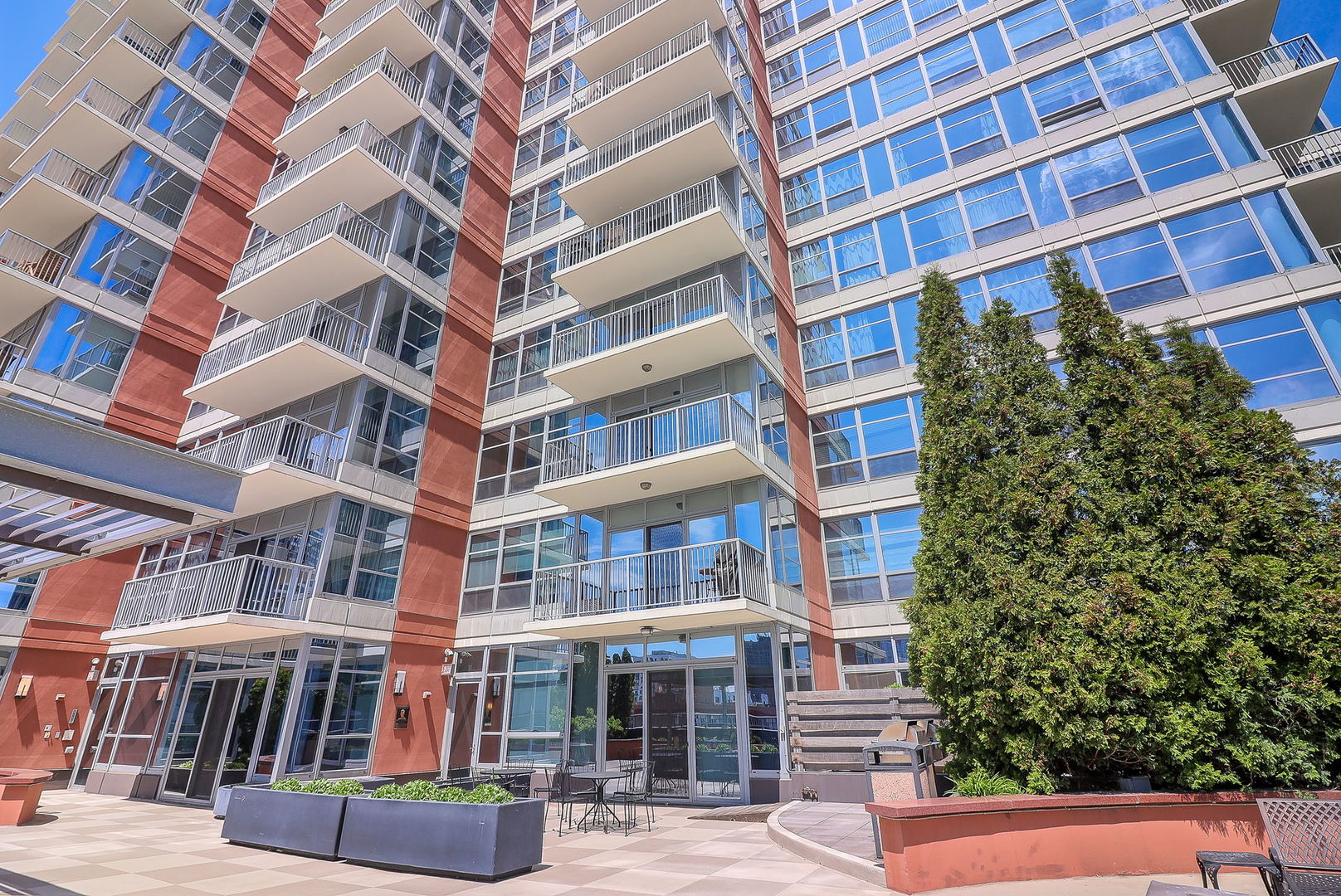 1600 S Prairie Avenue 810
