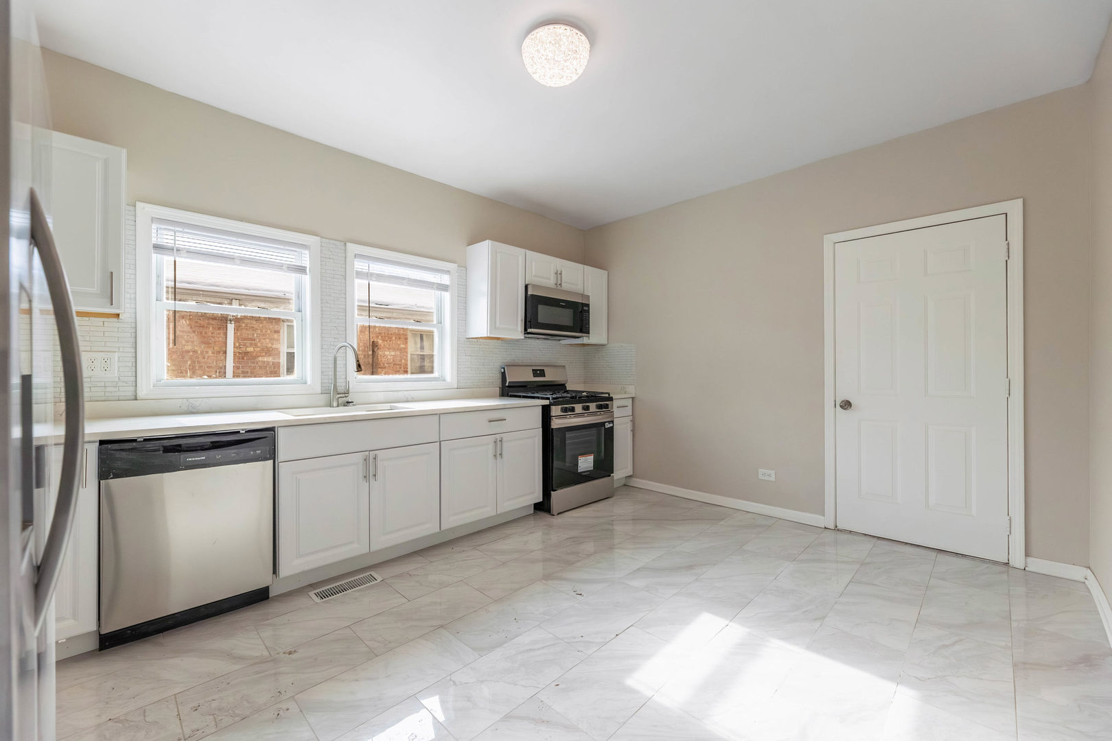 12420 S Emerald Avenue