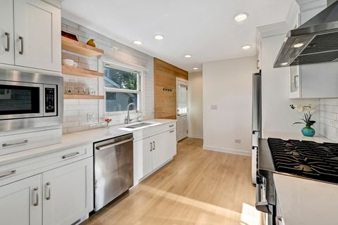 Tiny photo for 840 S Thurlow Street, Hinsdale, IL 60521 (MLS # 12511817)