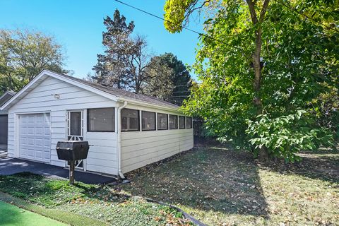 Tiny photo for 840 S Thurlow Street, Hinsdale, IL 60521 (MLS # 12511817)