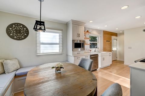 Tiny photo for 840 S Thurlow Street, Hinsdale, IL 60521 (MLS # 12511817)