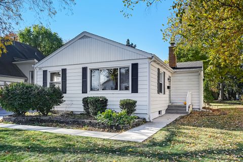 Tiny photo for 840 S Thurlow Street, Hinsdale, IL 60521 (MLS # 12511817)