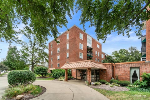 Photo of 450 W Downer Place #2A, Aurora, IL 60506 (MLS # 12765034)