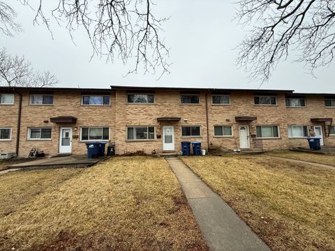 Photo of 231 DOVER Drive #231, Des Plaines, IL 60018 (MLS # 12594602)