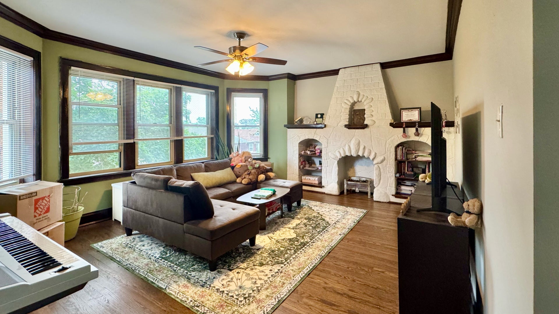 1526 W 89th Street