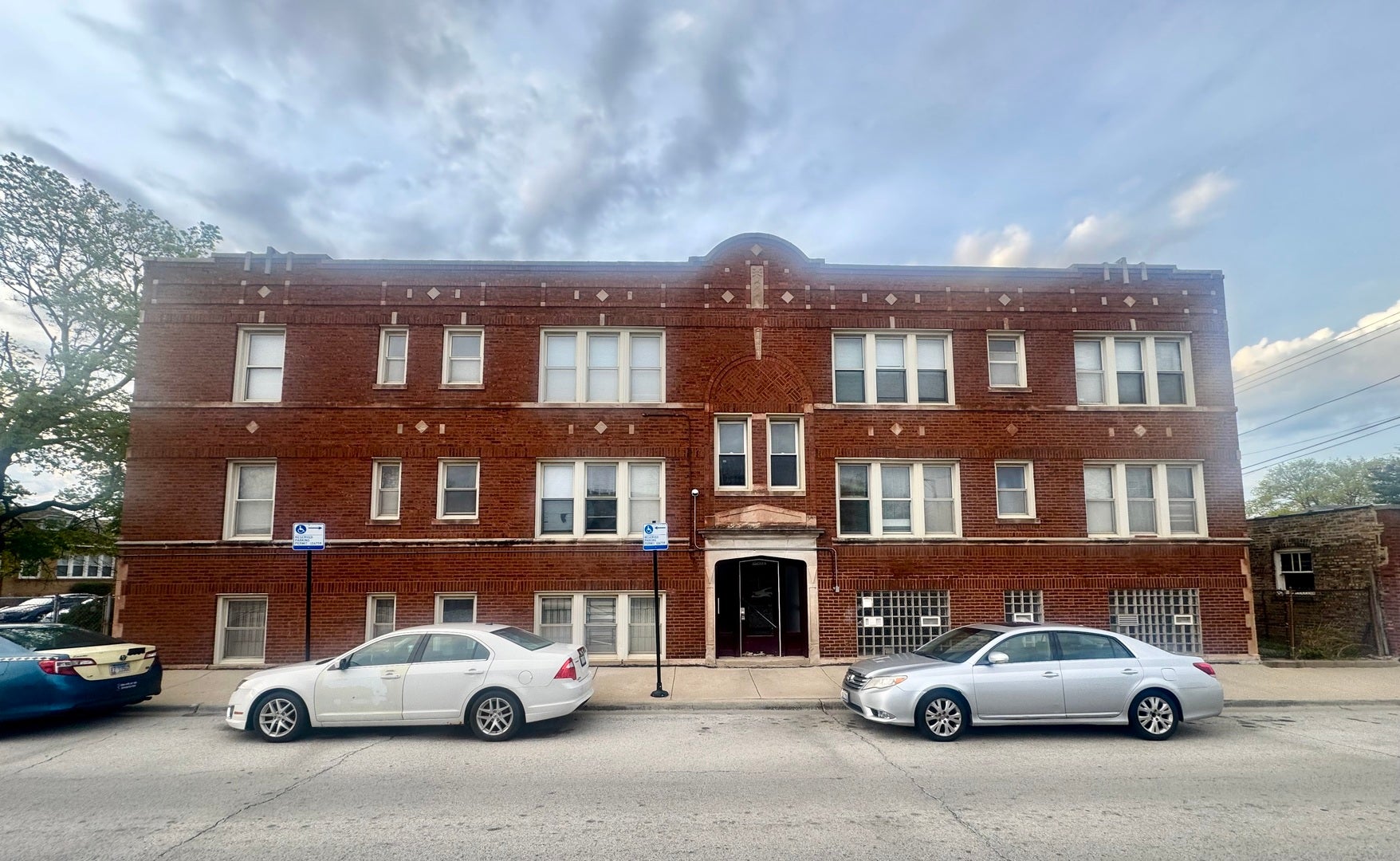 1526 W 89th Street