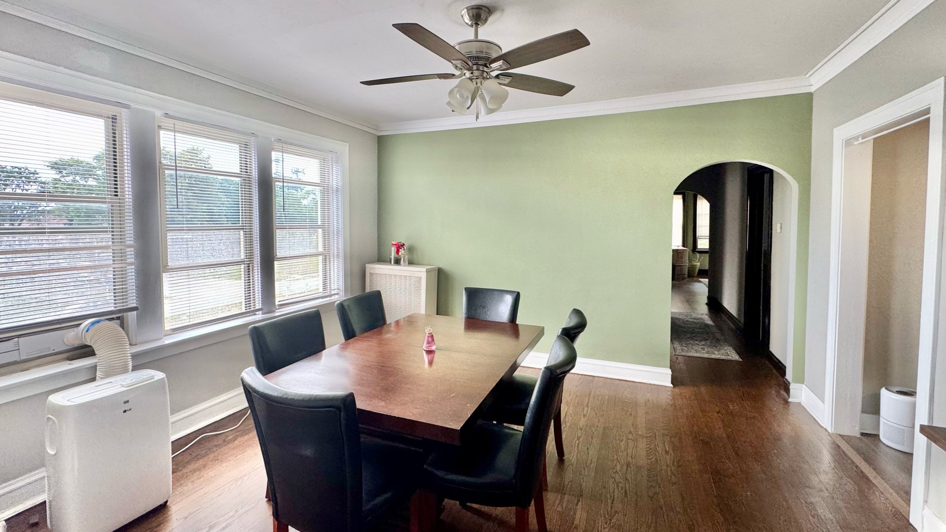 1526 W 89th Street