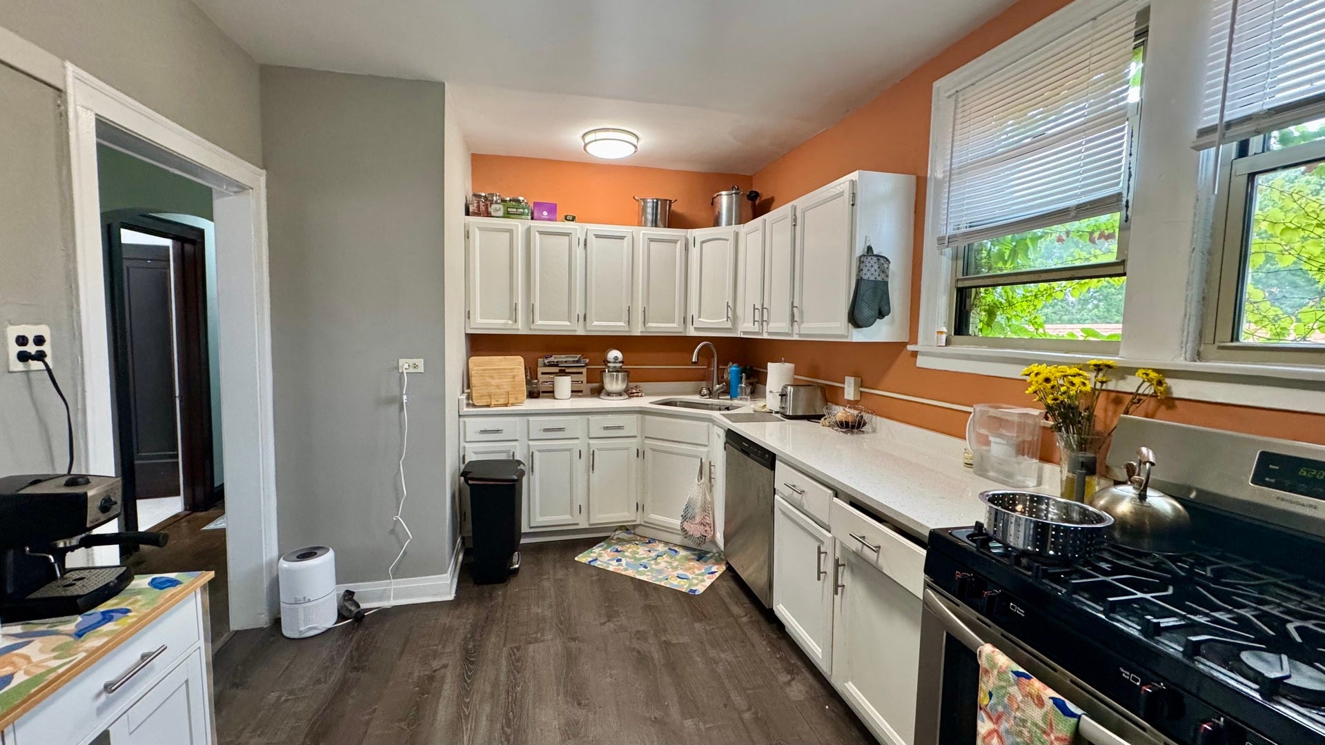 1526 W 89th Street