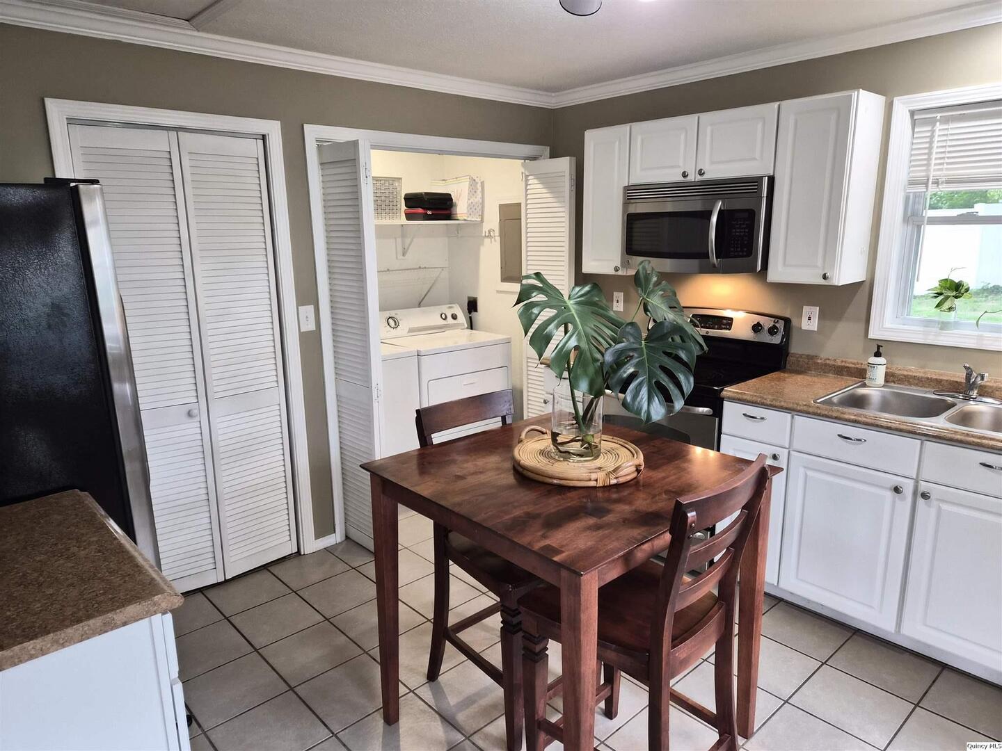 1800 N Granview