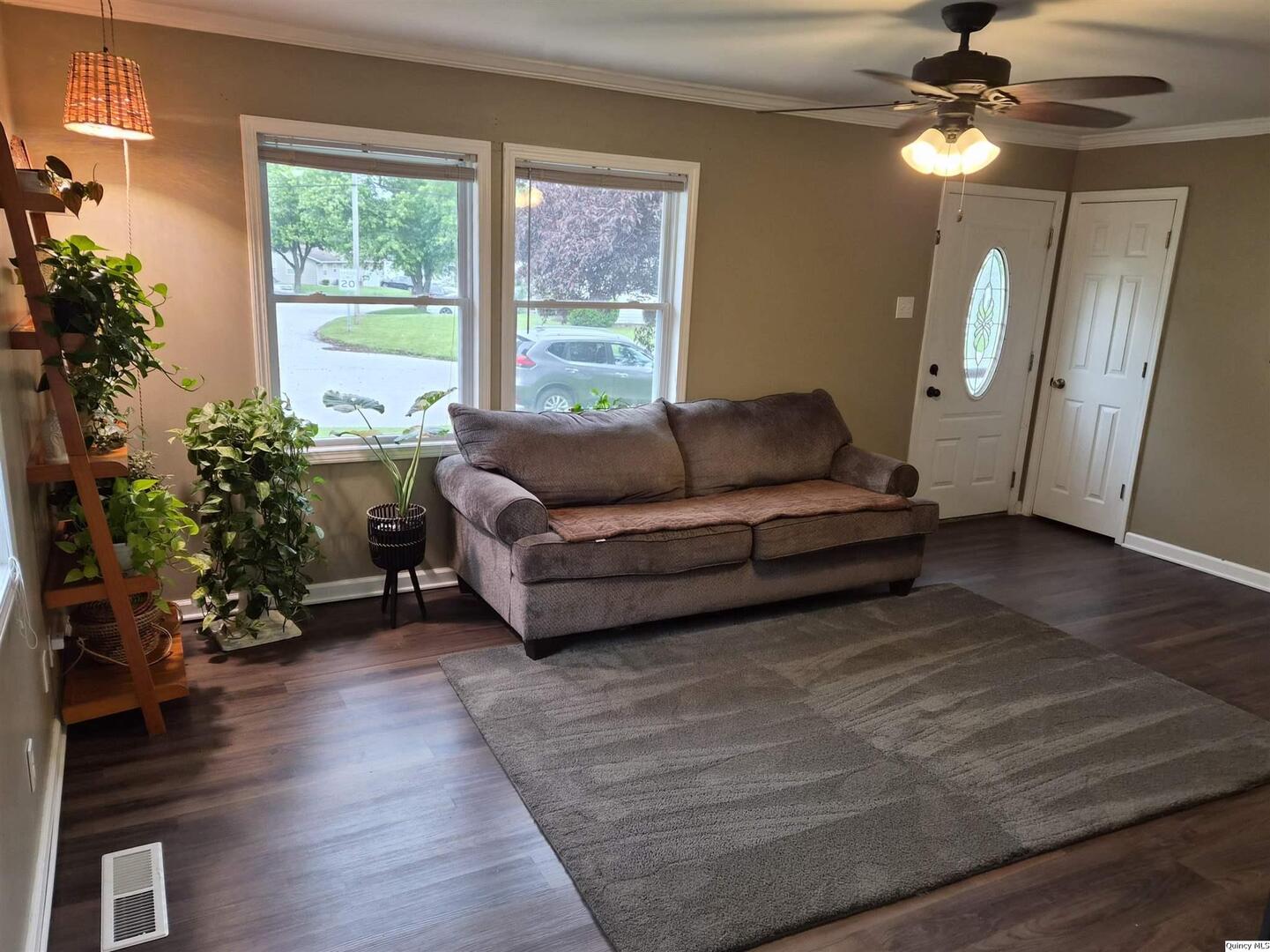 1800 N Granview