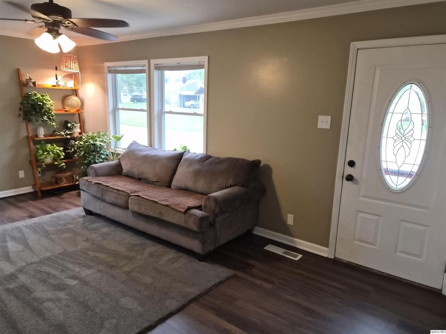 1800 N Granview