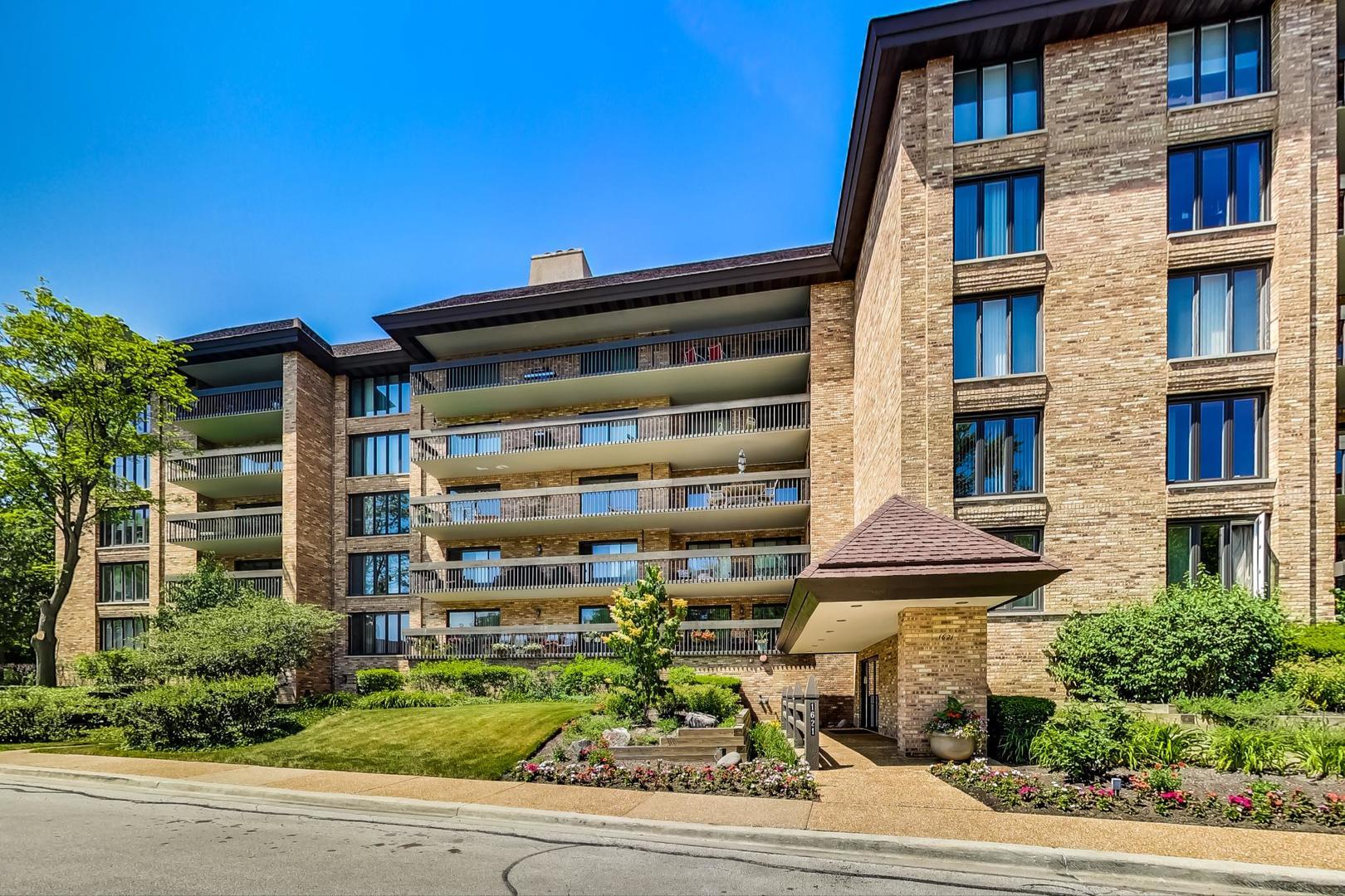 1621 MISSION HILLS Road N207

                                                                             Northbrook                                

                                    , IL - $469,900