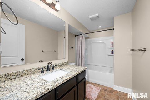 Tiny photo for 67 COBBLESTONE Lane, Le Claire, IA 52753 (MLS # QC4268093)