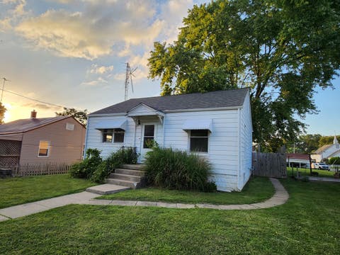 Tiny photo for 203 E Kaskaskia Street, Pinckneyville, IL 62274 (MLS # 12727595)