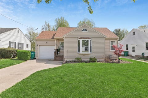 Photo of 167 HIGHLAND Avenue, Galesburg, IL 61401 (MLS # 12736076)