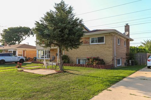 Tiny photo for 5644 Lyons Street, Morton Grove, IL 60053 (MLS # 12516633)