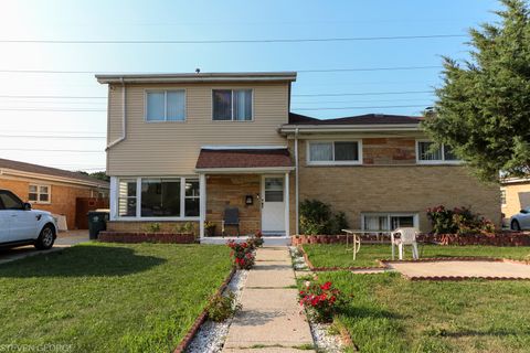 Photo of 5644 Lyons Street, Morton Grove, IL 60053 (MLS # 12516633)