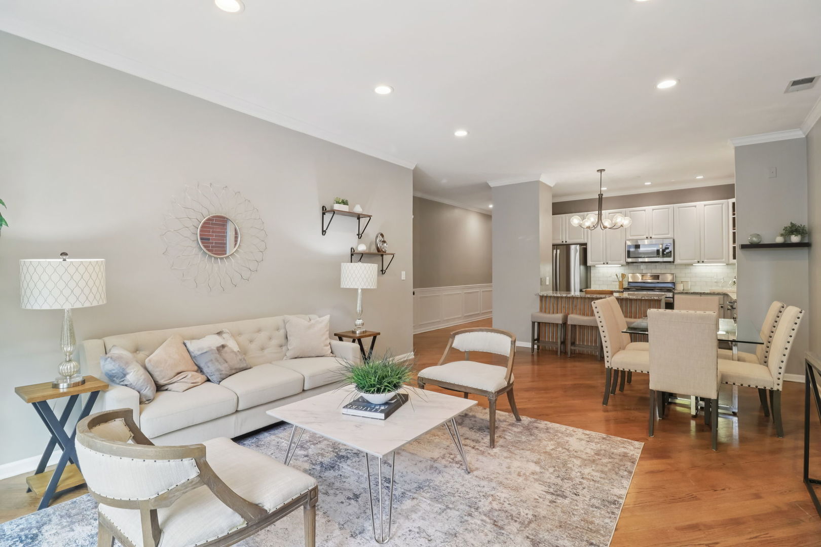 2735 N Kenmore Avenue 2S