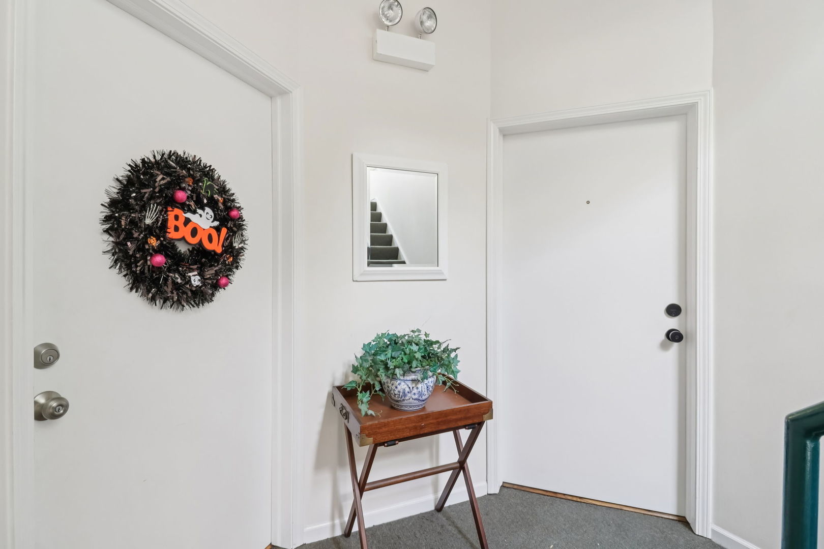 2735 N Kenmore Avenue 2S