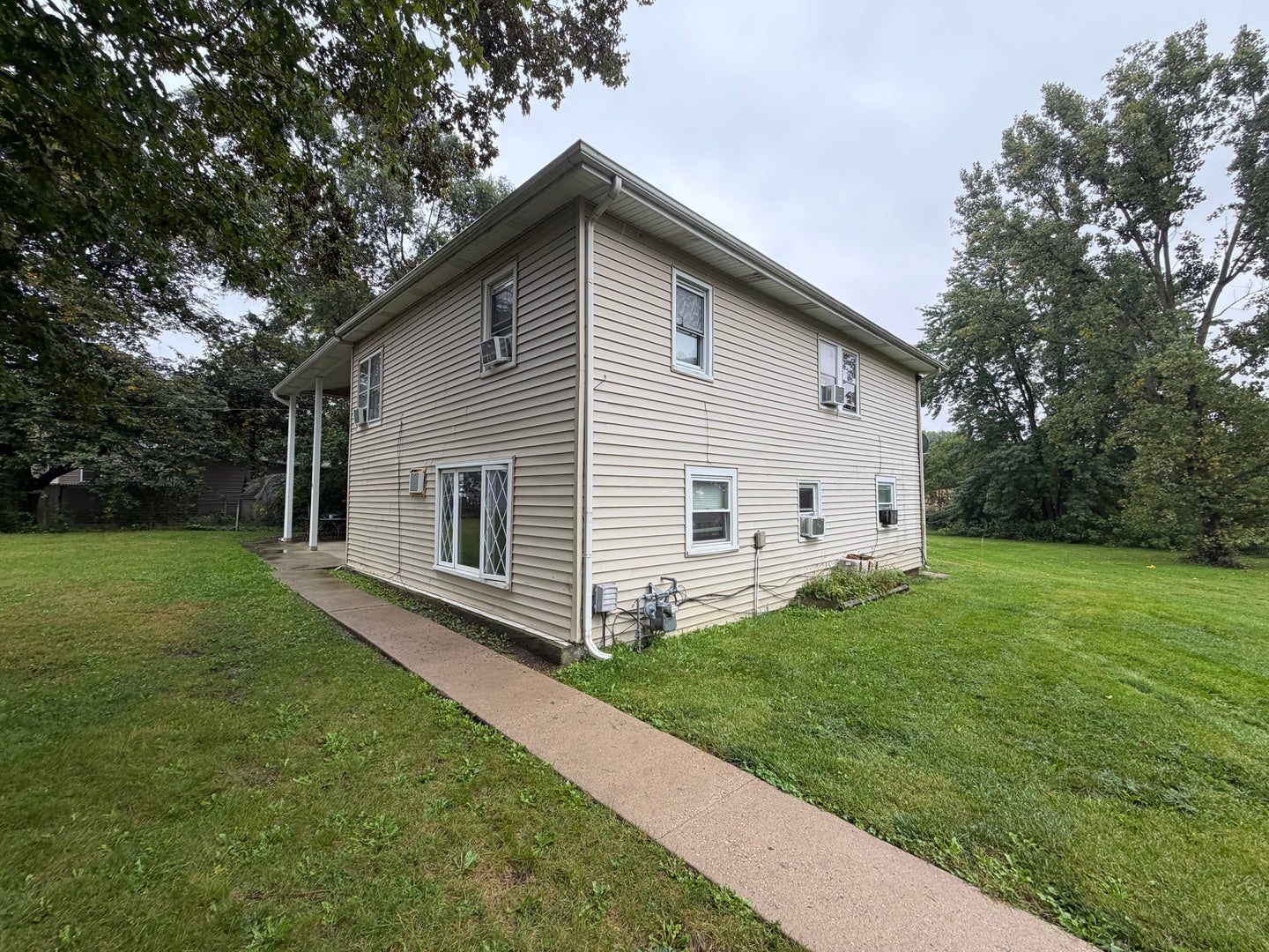 211 W Woodlawn Avenue
