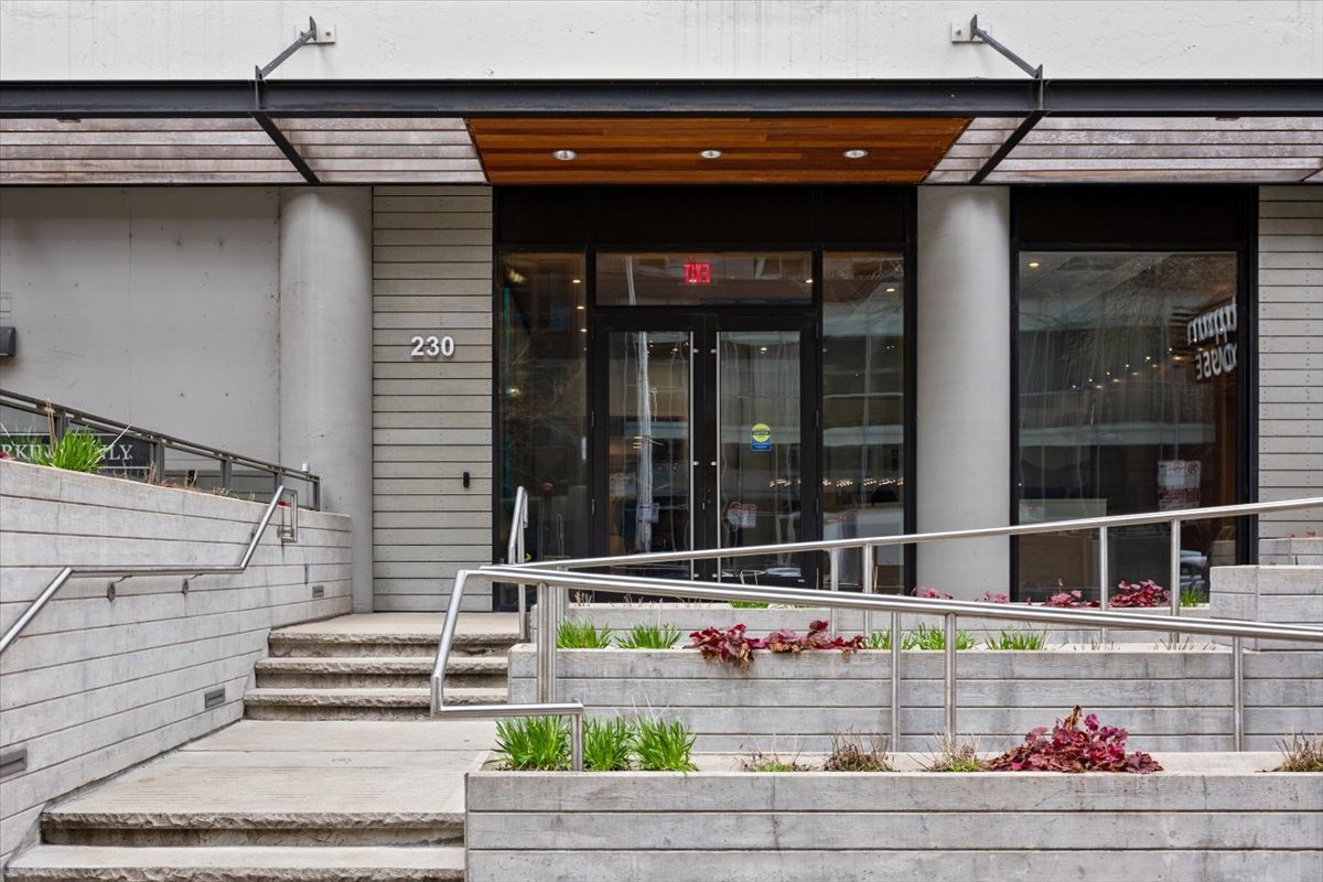 230 E Ontario Street 1305