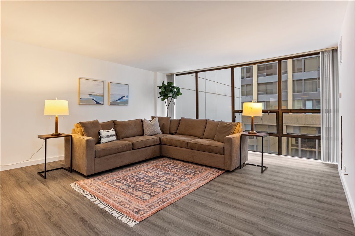 230 E Ontario Street 1305