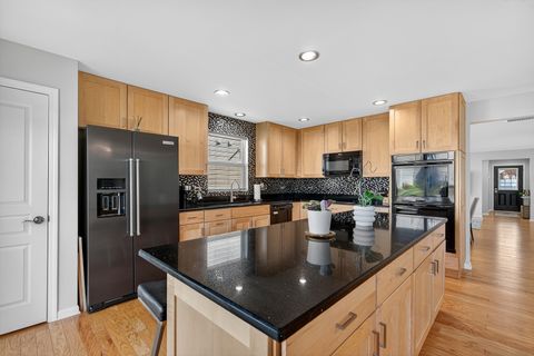 Tiny photo for 3162 Eastbank Circle, Mundelein, IL 60060 (MLS # 12479057)