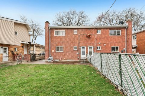 Tiny photo for 9408 Noel Avenue, Des Plaines, IL 60016 (MLS # 12605004)