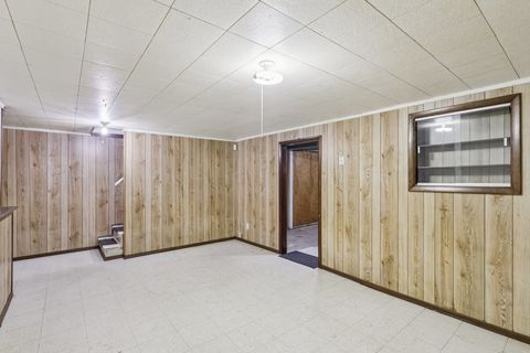 Tiny photo for 9408 Noel Avenue, Des Plaines, IL 60016 (MLS # 12605004)