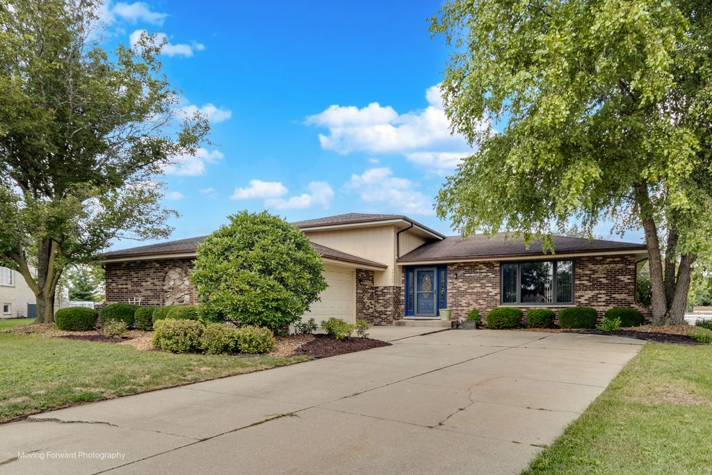 Photo for 15507 S Willow Court, Homer Glen, IL 60491 (MLS # 12461749)