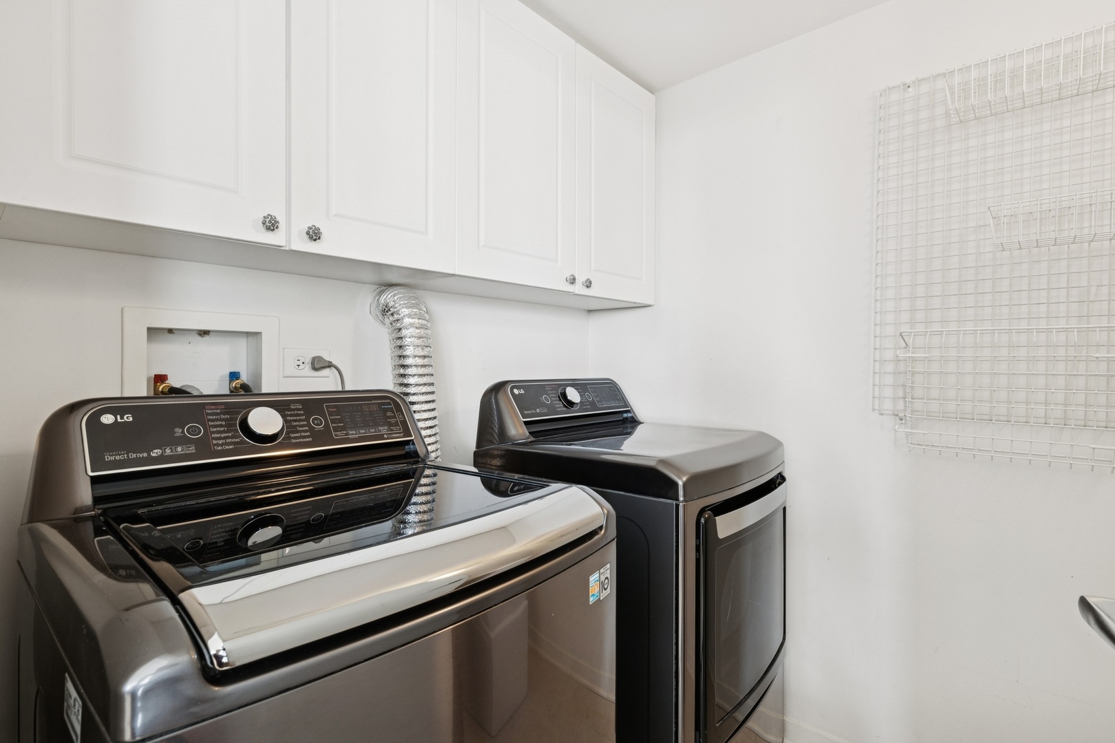 Evanston, Illinois 60201, United States, 3 Bedrooms Bedrooms, ,2 BathroomsBathrooms,Residential,Active,157361