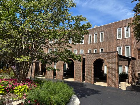 Photo of 1430 Sandstone Drive #202, Wheeling, IL 60090 (MLS # 12448339)