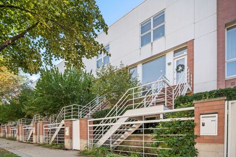 Photo of 1759 W Wellington Avenue, Chicago, IL 60657 (MLS # 12491083)