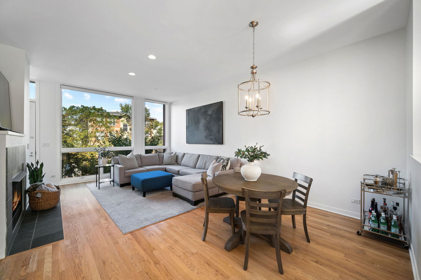 1759 W Wellington Avenue