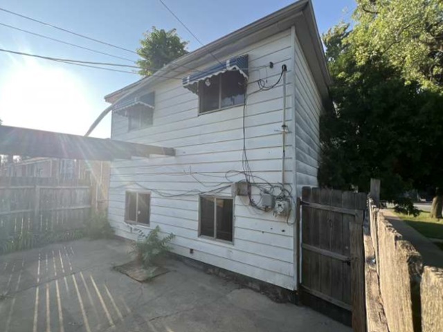 1701 W 75th Place
