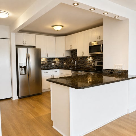 Tiny photo for 5320 N SHERIDAN Road #405, Chicago, IL 60640 (MLS # 12764177)
