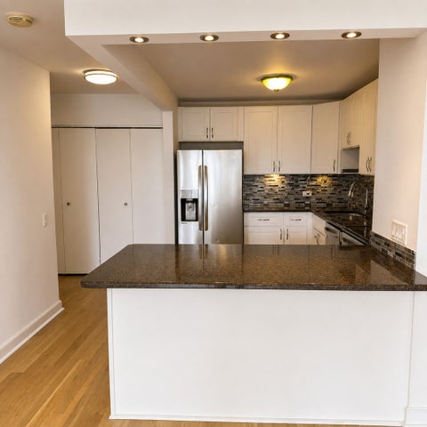 Tiny photo for 5320 N SHERIDAN Road #405, Chicago, IL 60640 (MLS # 12764177)