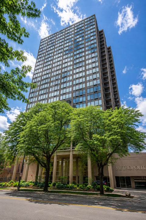 Photo of 5320 N SHERIDAN Road #405, Chicago, IL 60640 (MLS # 12764177)