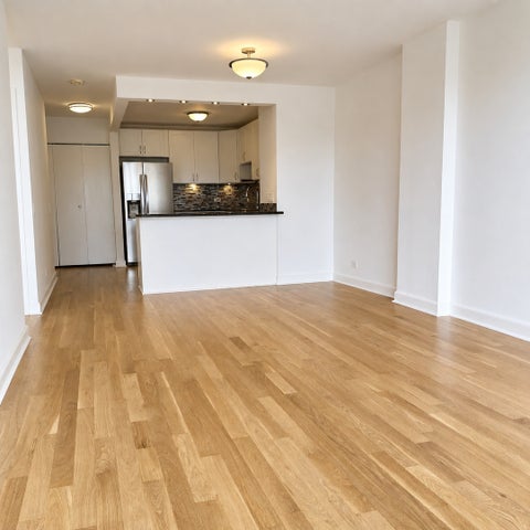 Tiny photo for 5320 N SHERIDAN Road #405, Chicago, IL 60640 (MLS # 12764177)