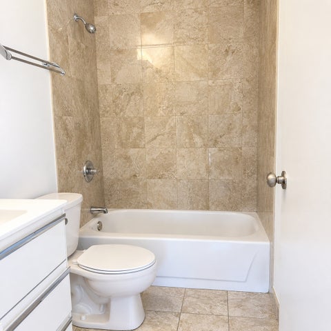 Tiny photo for 5320 N SHERIDAN Road #405, Chicago, IL 60640 (MLS # 12764177)