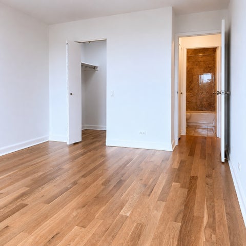 Tiny photo for 5320 N SHERIDAN Road #405, Chicago, IL 60640 (MLS # 12764177)