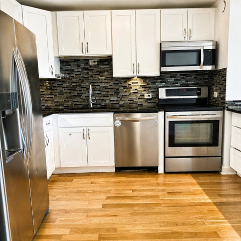 Tiny photo for 5320 N SHERIDAN Road #405, Chicago, IL 60640 (MLS # 12764177)