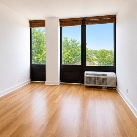 Tiny photo for 5320 N SHERIDAN Road #405, Chicago, IL 60640 (MLS # 12764177)