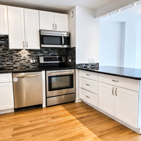 Tiny photo for 5320 N SHERIDAN Road #405, Chicago, IL 60640 (MLS # 12764177)