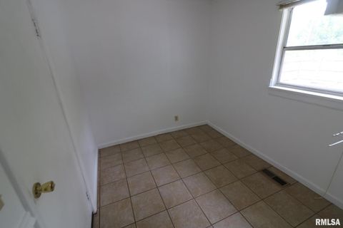 Tiny photo for 101 Lingale Street, Marion, IL 62959 (MLS # EB459628)