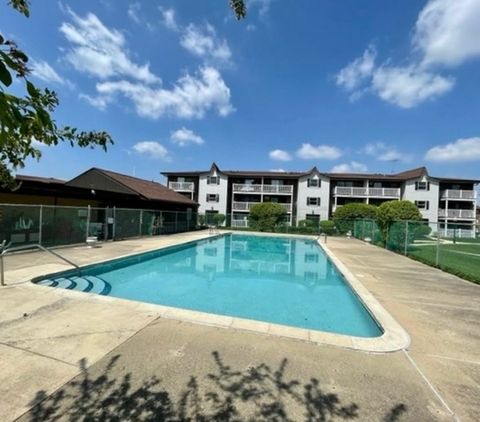 Tiny photo for 239 Gregory Street #8, Aurora, IL 60504 (MLS # 12557690)