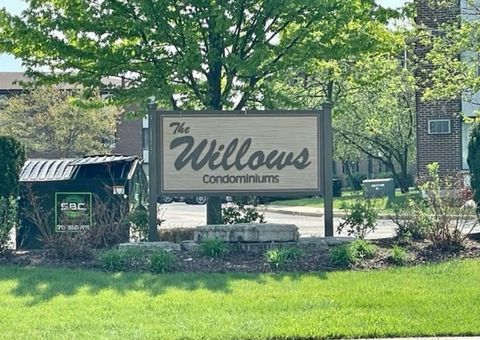 Tiny photo for 239 Gregory Street #8, Aurora, IL 60504 (MLS # 12557690)