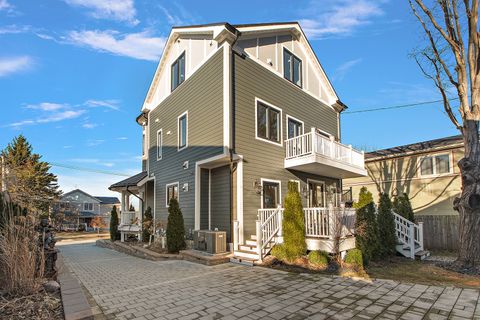 Tiny photo for 424 E Maple Avenue, La Grange, IL 60525 (MLS # 12572539)