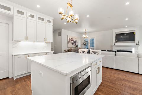 Tiny photo for 424 E Maple Avenue, La Grange, IL 60525 (MLS # 12572539)