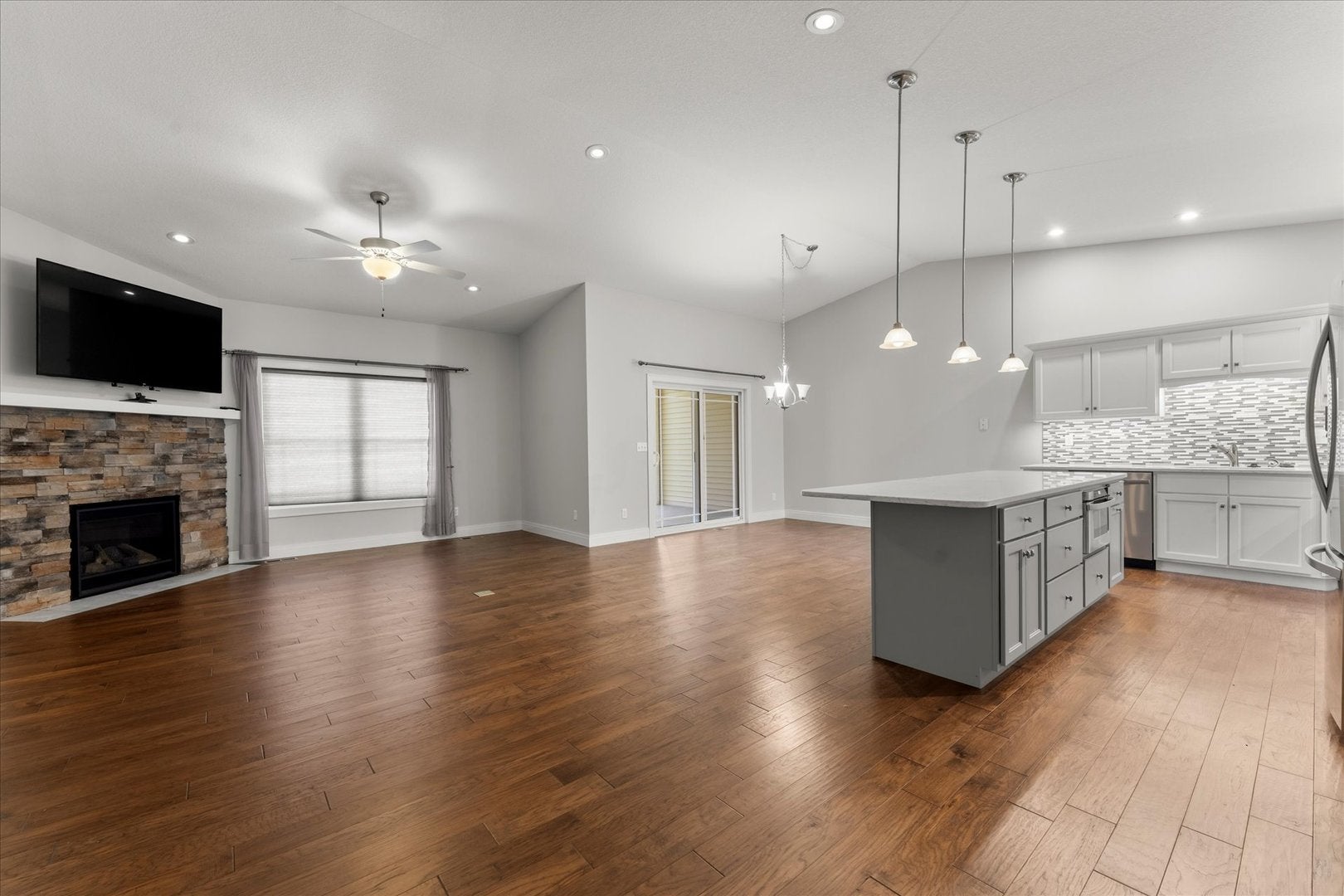 1806 Lake Ridge Court 1806